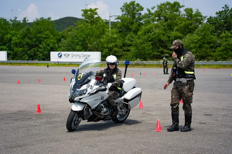 BMW Group Korea поддерживает обучение мотоциклистов военной полиции Командования столичной обороны