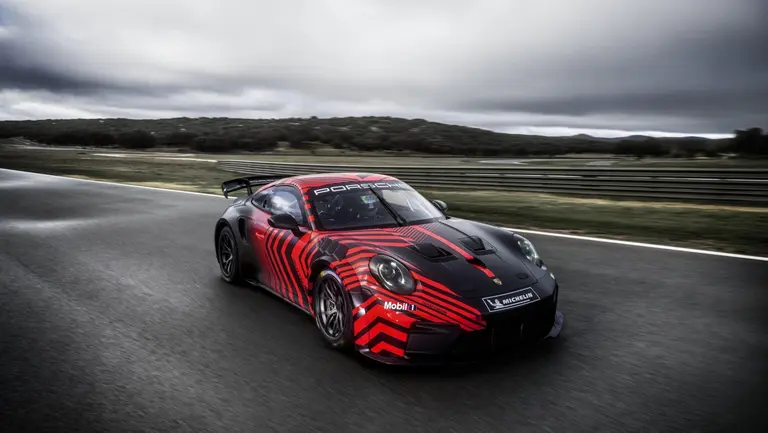 Прорыв пределов с кузовом 911 вместо 718, представлен Porsche 911 GT4 R