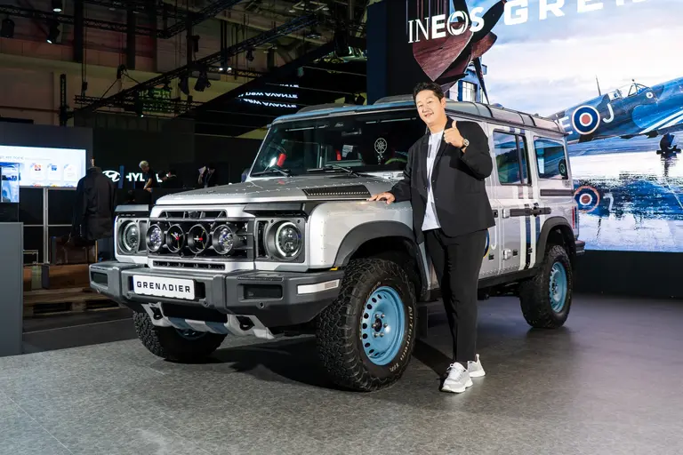 Игр Ли Дэ Хо посетил стенд Ineos Grenadier на выставке Busan Mobility Show 2026
