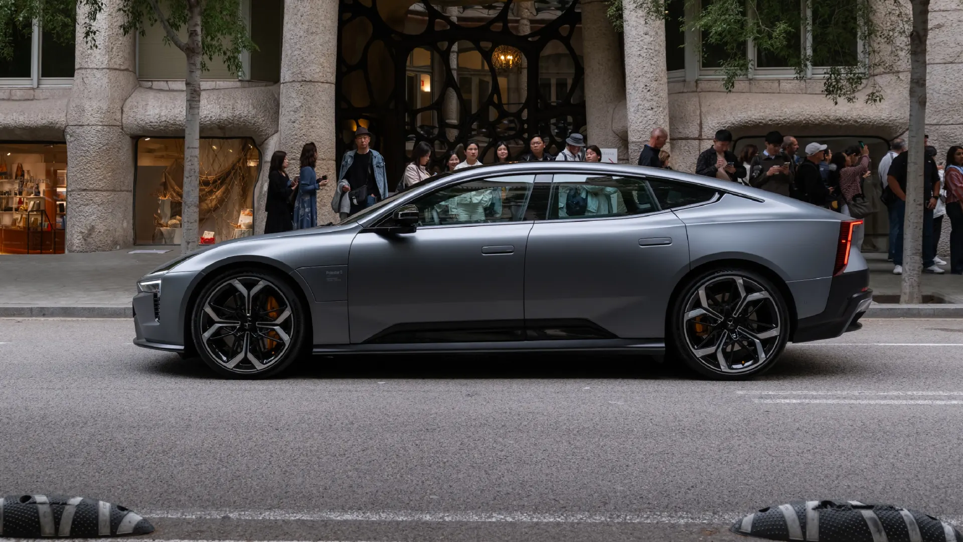 Автомобили Polestar запрещены к продаже в США. Будет ли Lotus следующим?