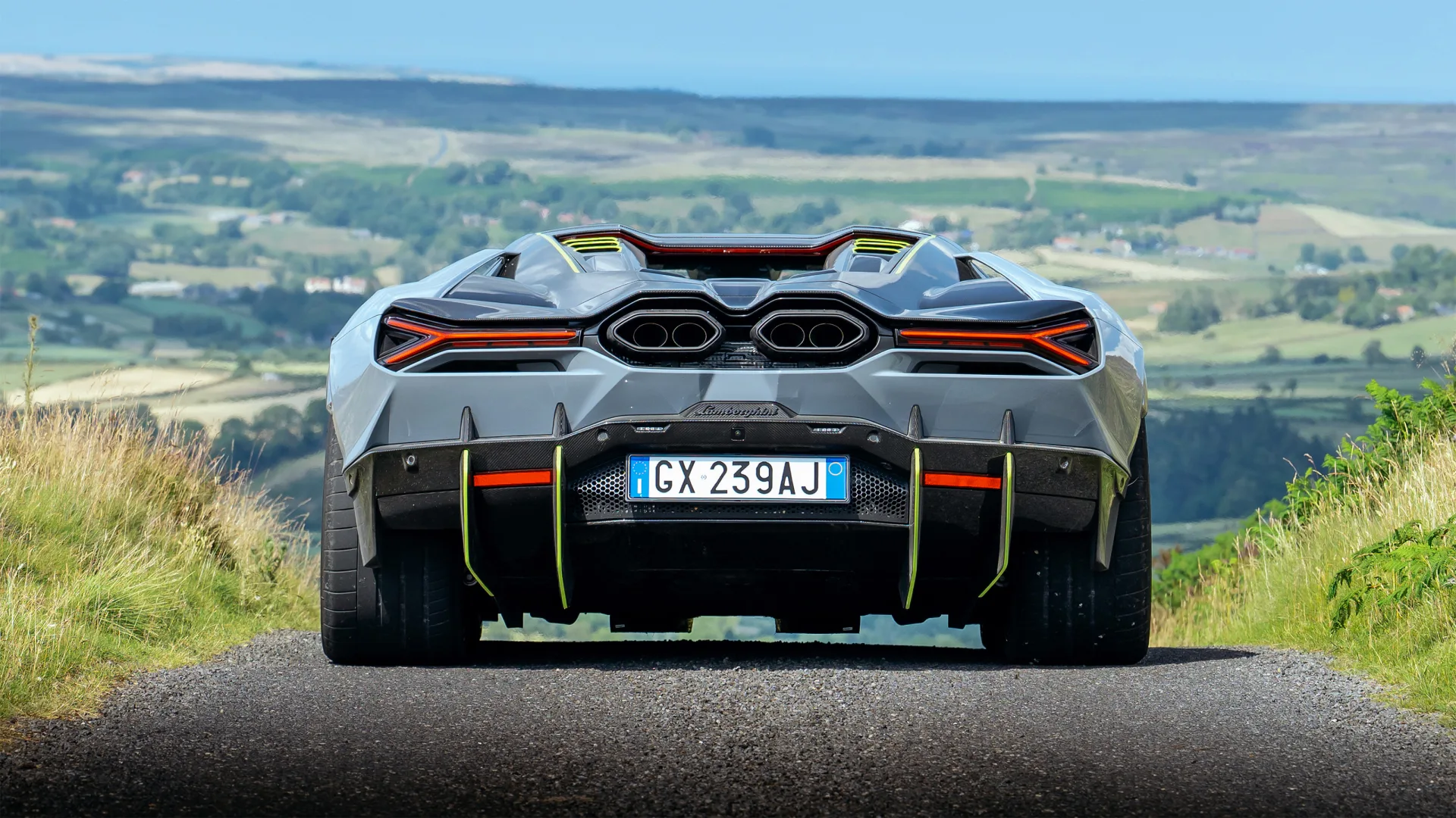Я ежедневно водил этот V12 Lamborghini и убеждён, что это лучший суперкар в мире