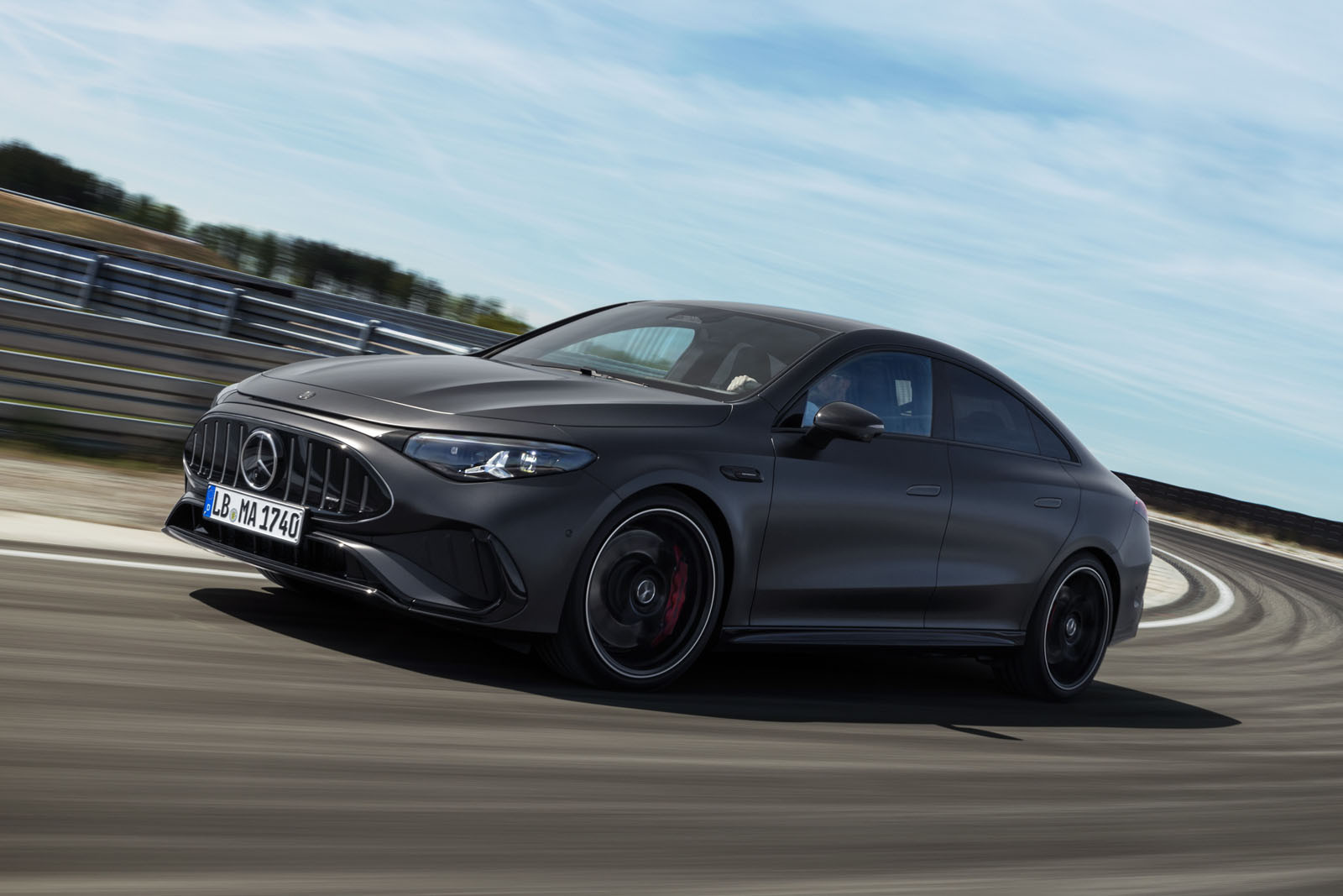 Новый Mercedes-AMG CLA 45: 680-сильная трёхмоторная установка, 2,7 секунды до «сотни»
