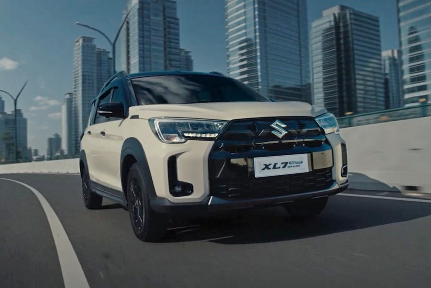 Обновлённый кроссвэн Suzuki XL7: более солидный облик и прежняя техника