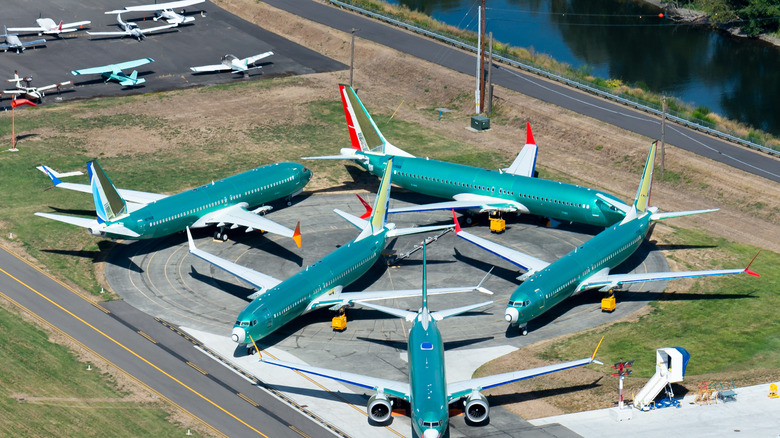 FAA заявляет, что Boeing снова может решать, безопасны ли его самолеты