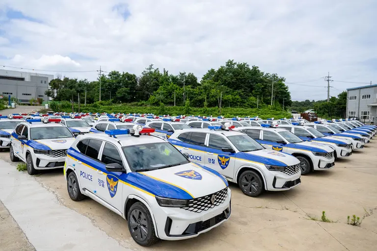 Рено впервые выходит на рынок многоцелевых патрульных автомобилей для полиции... Поставка Grand Koleos
