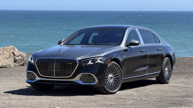 2027 Mercedes-Maybach S680 излучает великолепие V12, независимо от того, на каком сиденье вы находитесь