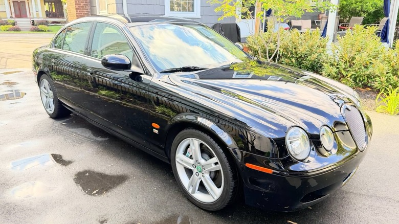 За 7 990 долларов: рискнете ли вы купить этот Jaguar S-Type R 2005 года?
