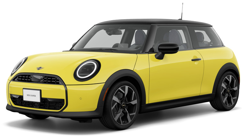 Mini Cooper Oxford Edition за $26 850 — один из самых дешёвых новых автомобилей в продаже, не жертвующий стилем или удовольствием от вождения