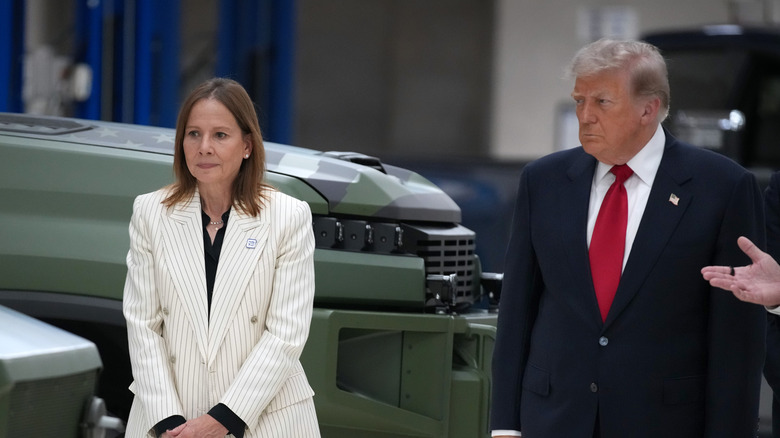 Трамп присоединяется к войне с автомобилями, говорит Мэри Барре: «Я не уверен, что хочу, чтобы меня сбил один из ваших Silverado»