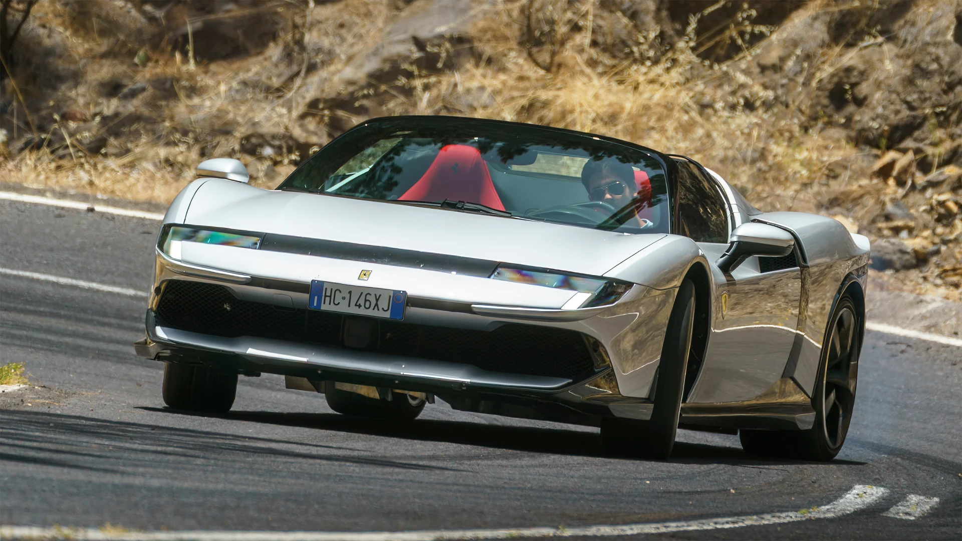 Новый флагман Ferrari меня потряс, но я всё равно купил бы Lamborghini