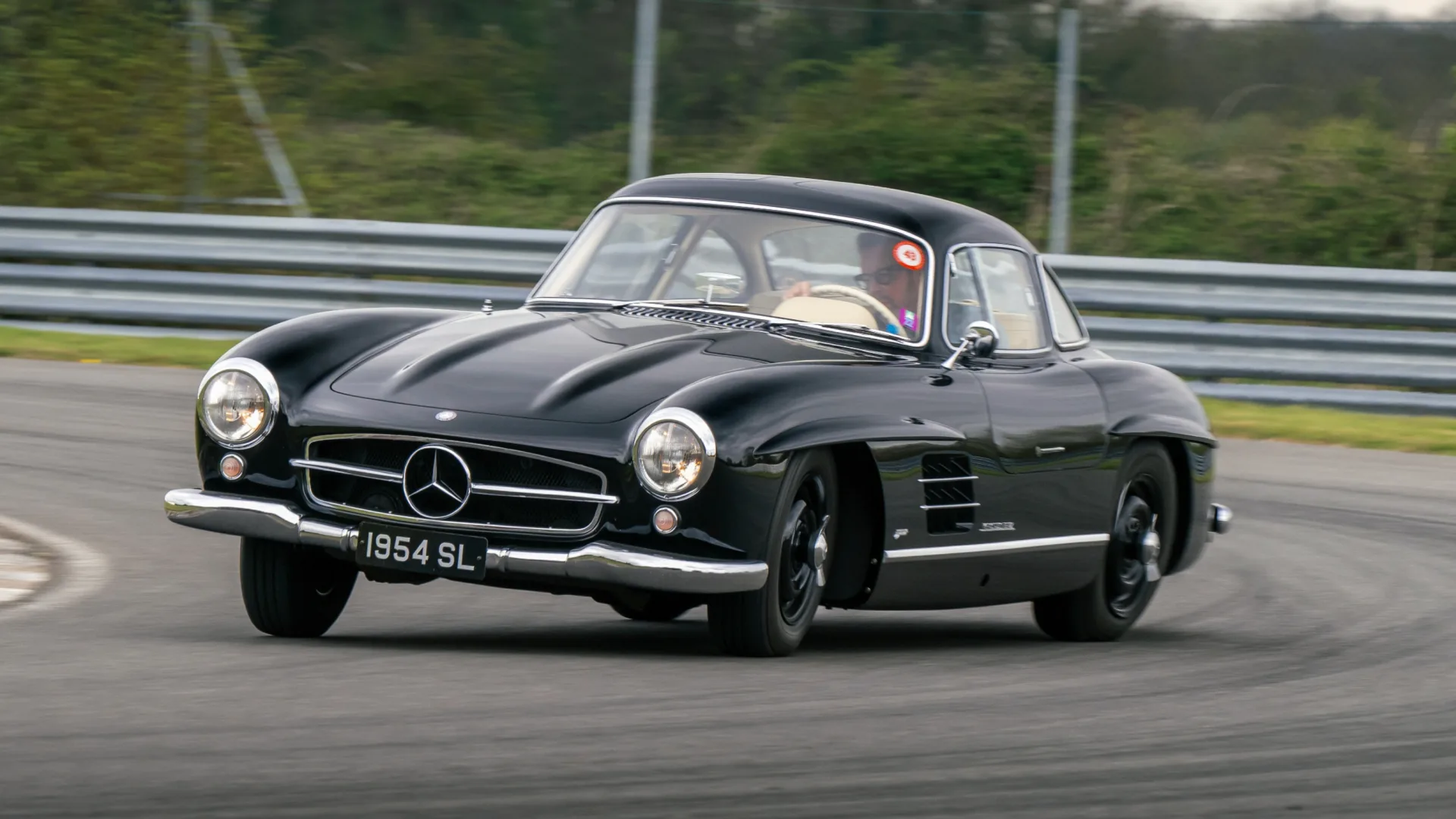 Если суперкар родился в 1950-х, то этим культовым Mercedes был он