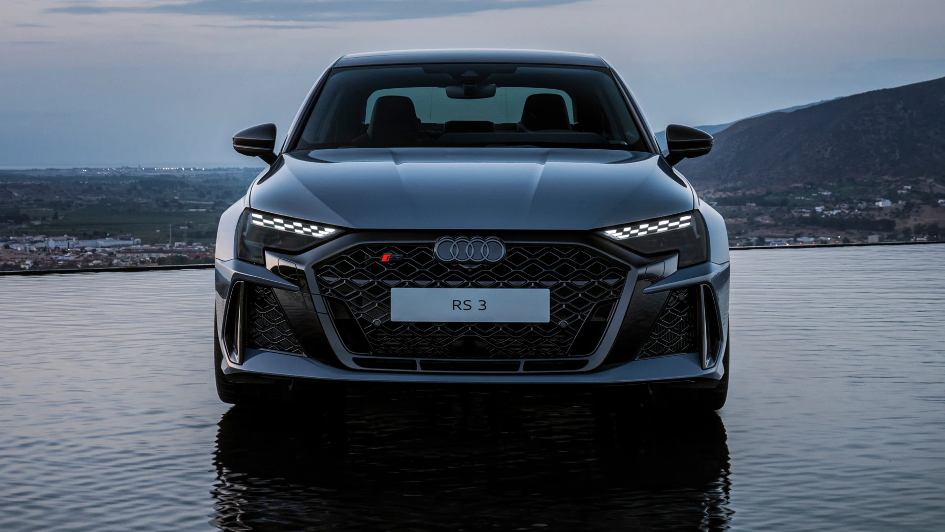 Новый Audi S3 получает фары от RS3 и активное рулевое управление до 210 км/ч, если вы этого хотите…