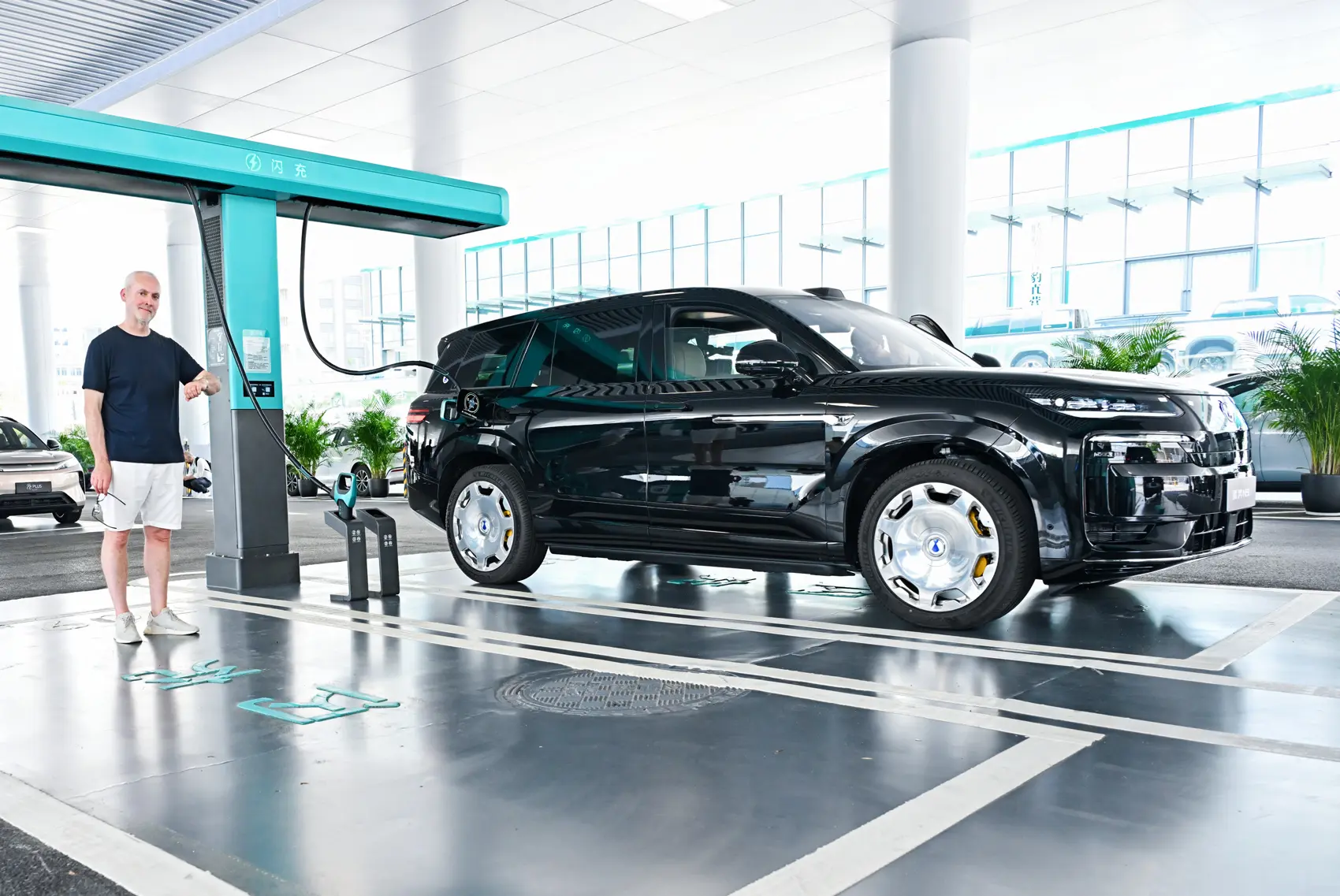 «Я попробовал пятиминутную «мгновенную» зарядку BYD – и она впечатляет»