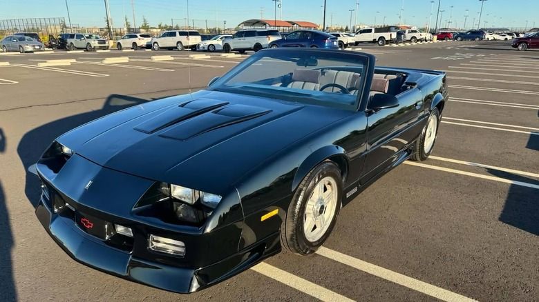 За $15 000 — этот Chevrolet Camaro Z28 1992 года с откидным верхом — мечта?