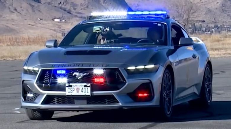 Ford не предлагает заводской полицейский Mustang, но это не останавливает некоторые департаменты