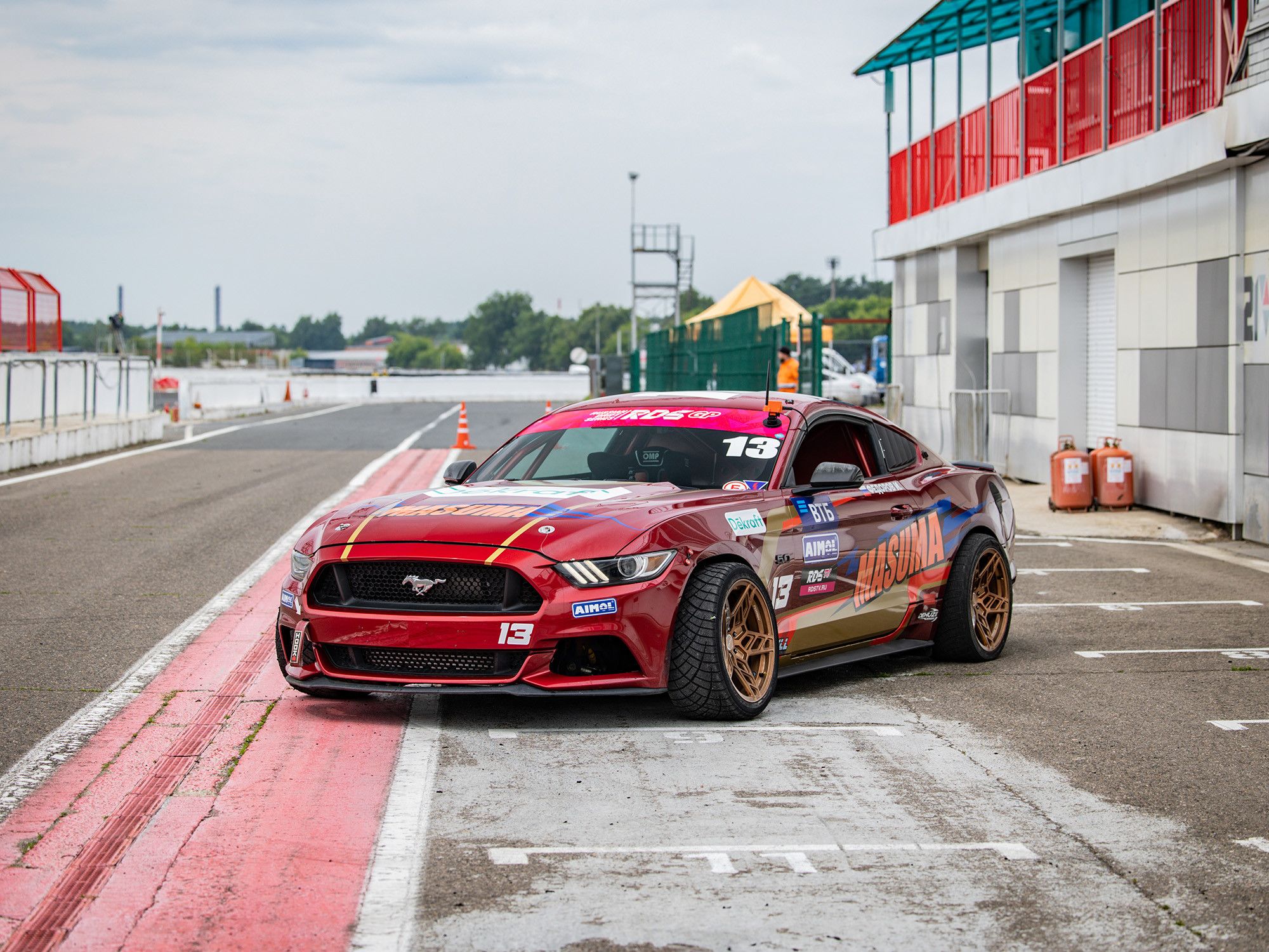 Ford Mustang с правым рулем: железный конь для RDS GP