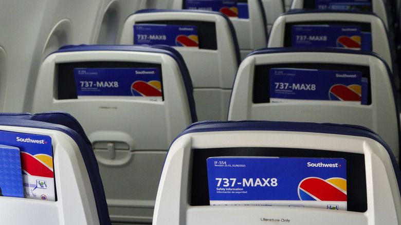 FAA: 31 000 кресел Boeing 737 MAX могут «отстегнуться» от направляющих при сильной турбулентности