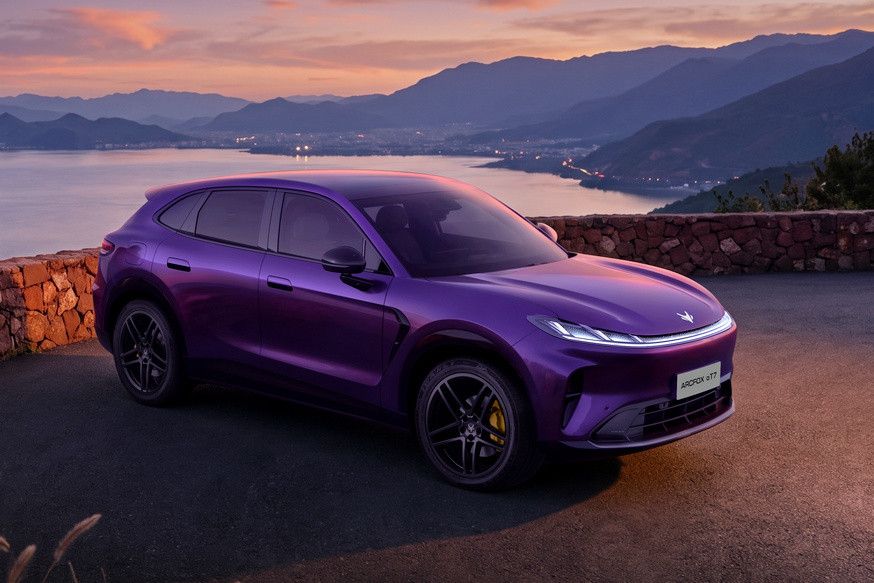 Кроссовер Arcfox Alpha T7 со спортивным имиджем от BAIC: показан интерьер