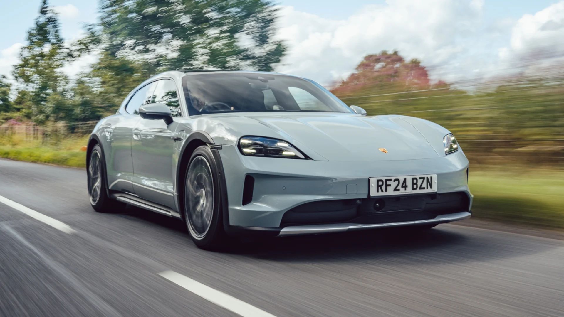 Электрокар Porsche, о котором вы забыли, — идеальная альтернатива внедорожнику