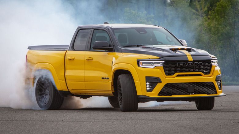 Ram 1500 Rumble Bees стартуют от 63 000 долларов, но та, что вам действительно нужна, стоит почти 100 000 долларов