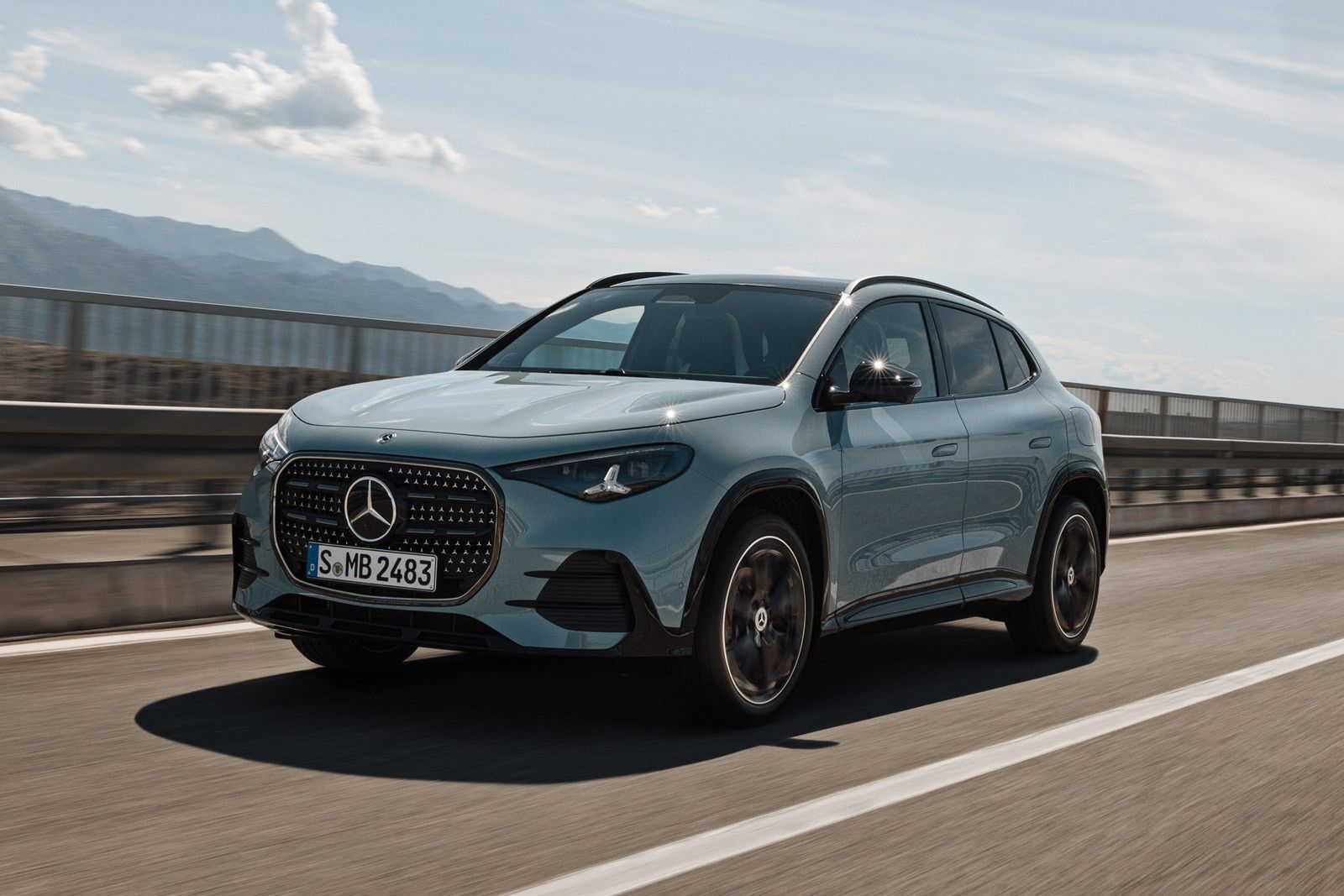 Новый кроссовер Mercedes-Benz GLA получил несколько вариантов техники. Цены известны