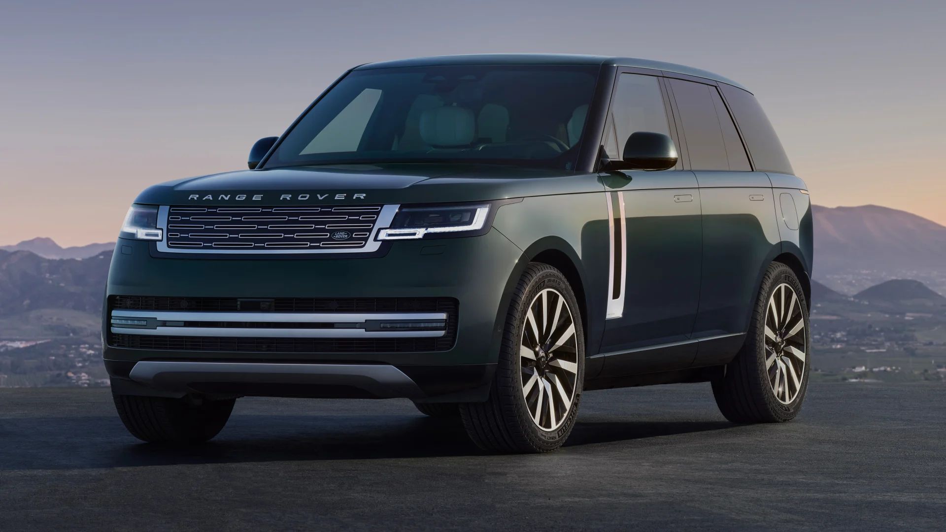 Range Rover перешёл на электричество, но трансформация оказалась не такой, как вы ожидали