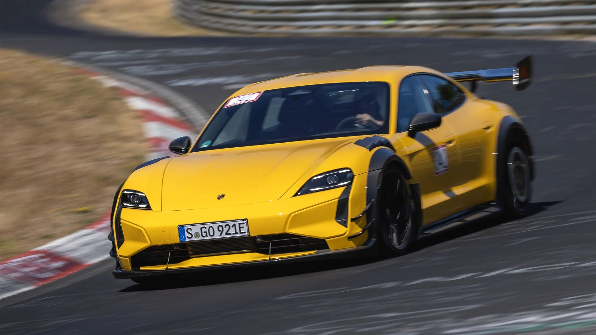 Этот Porsche — один из самых способных электромобилей, которые я водил, но кто его купит?